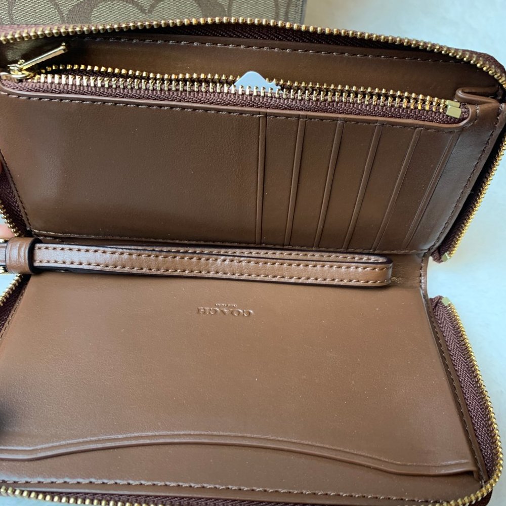 Coach Phone Wallet - Picture 4 of 6